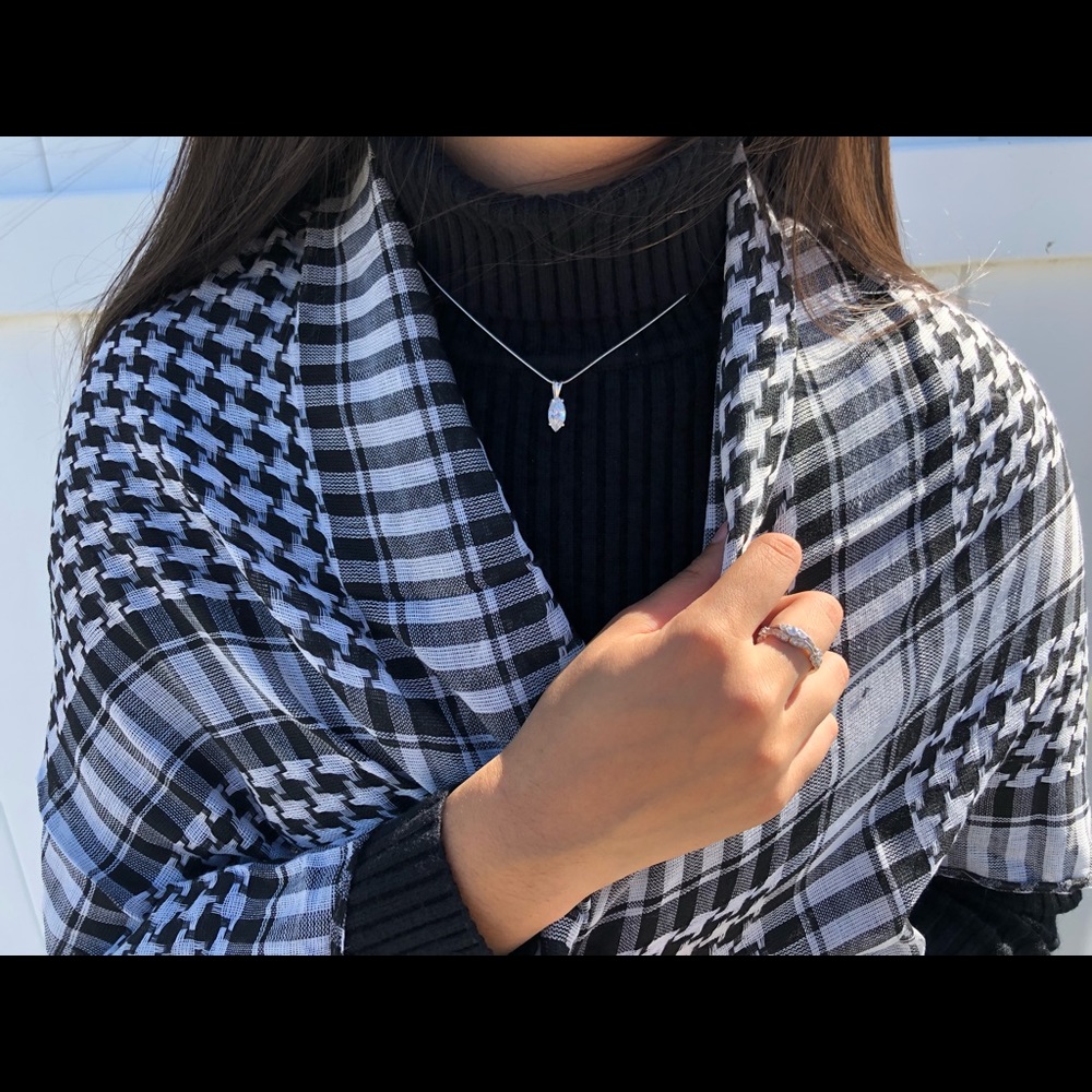 Grey scarf - Picture 2 of 3